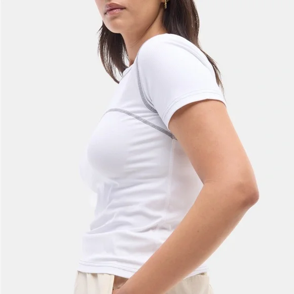 NWT Halfdays Women's Mollie Performance Short Sleeve T-Shirt. Size Large. - Picture 2 of 8